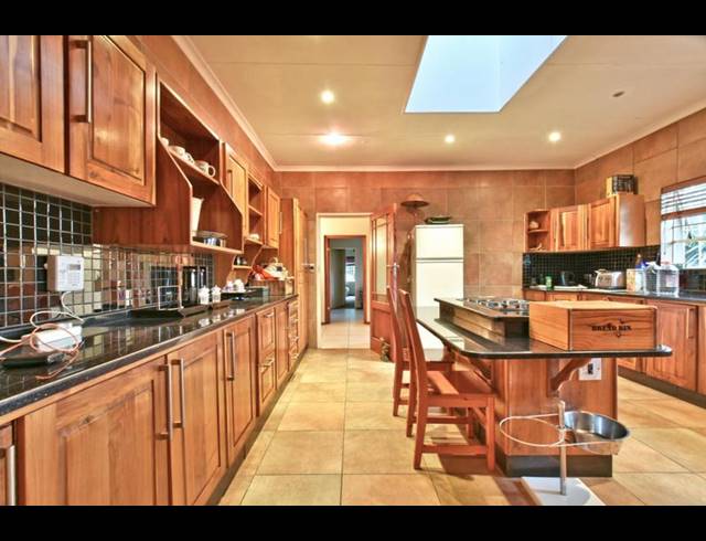 4 BEDROOM HOUSE FOR SALE IN NORTHCLIFF